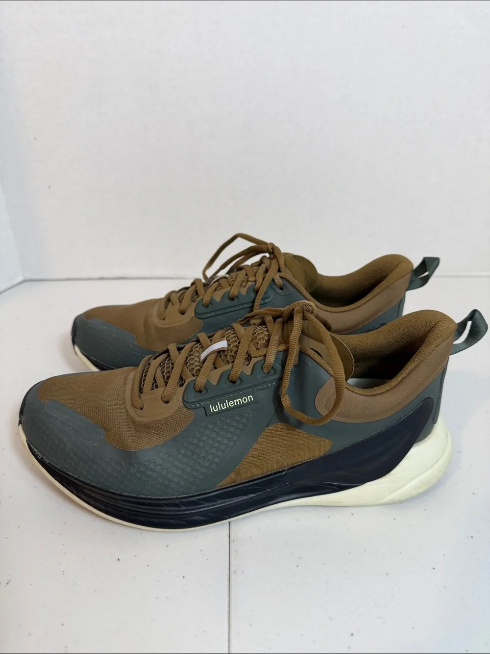 Lululemon Blissfeel Trail Women’s Running Shoe Style Number: W9EPZS